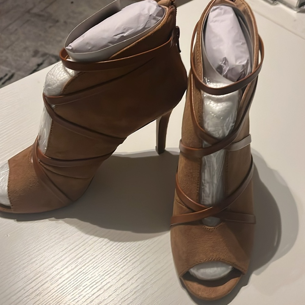 Journee Collection Samara Booties - Picture 2 of 5